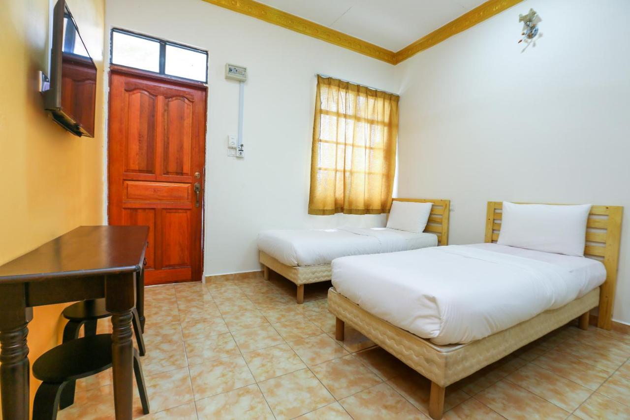 OYO 89887 Chalet Yunie Marang Dış mekan fotoğraf