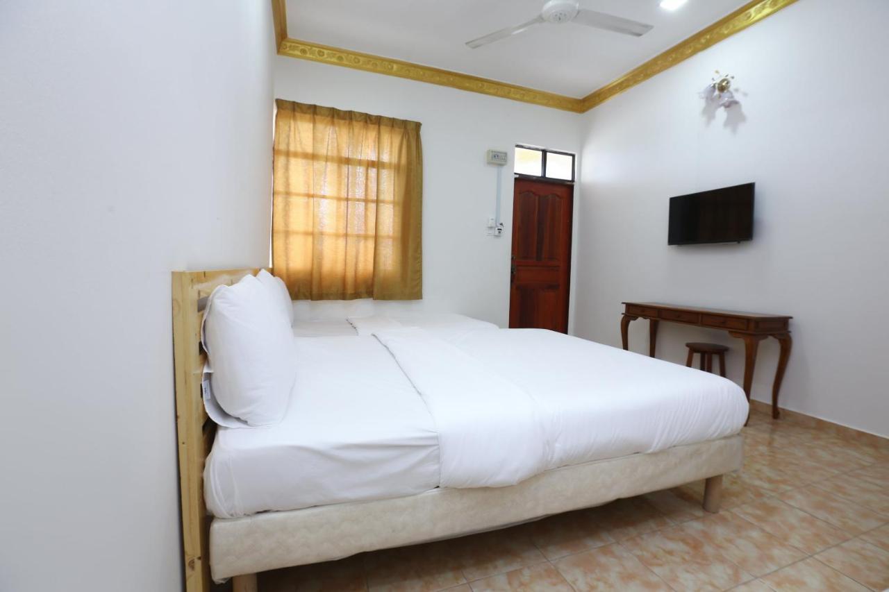 OYO 89887 Chalet Yunie Marang Dış mekan fotoğraf